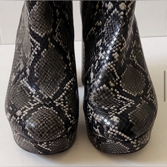 Steve Madden Grate Snakeskin Print Platform Boots NWOT - Picture 5 of 8